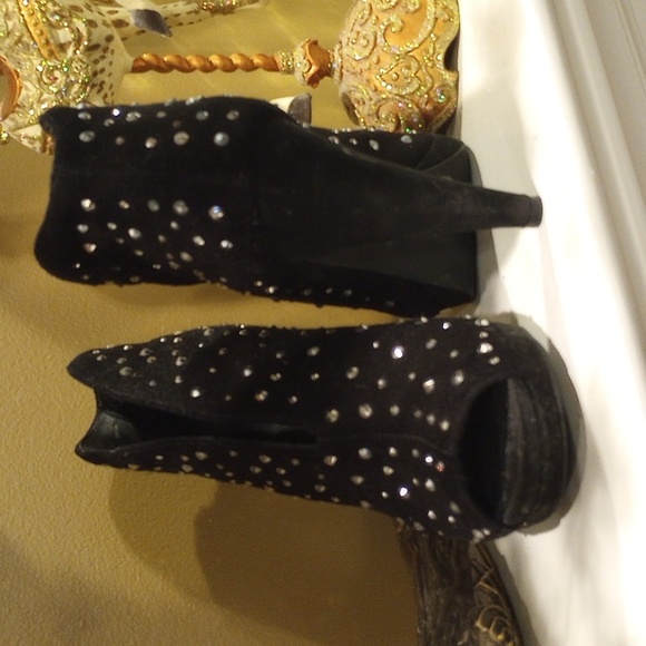 INC (Dillards) Heels - Picture 3 of 10